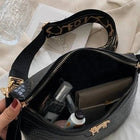 Riñonera Deportiva de Moda con Detalles Dorados y Textura Cocodrilo