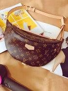 Riñonera Deportiva de Cuero con Estampado Floral - Bolso Cruzado