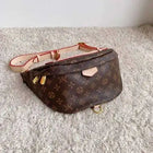 Riñonera Deportiva de Cuero con Estampado Floral - Bolso Cruzado
