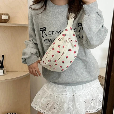 Riñonera Deportiva Unisex de Pana con Estampado de Fresa - Bolsa Pechera y Cinturón Cuadros