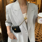 Riñonera Deportiva Elegante con Detalle Dorado - Pequeña y Moderna