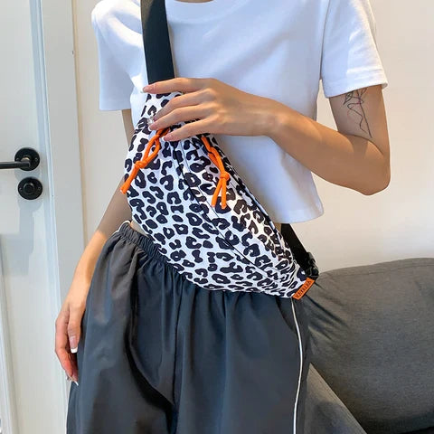 Riñonera Deportiva con Estampado Animal - Cómoda y Versátil