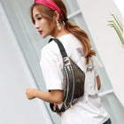 Riñonera de Cuero Holográfica Unisex - Bolsa de Cintura Elegante y Moderna