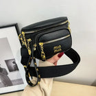 Riñonera Deportiva para Mujer: Bolsa de Cintura de Cuero Sintético con Apliques de Letras, Tachuelas y Cadena