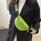 Riñonera Deportiva Mujer con Bordado y Cadena - Bolsa de Cintura Elegante
