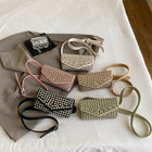 Riñonera Deportiva Mujer - Bolso Pechera de Cuero Sintético con Tachuelas, Bandolera Ajustable para Viajes y Teléfono