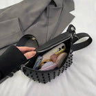 Riñonera Deportiva Mujer: Bolso Pecho de Cuero Sintético con Tachuelas, Elegante y Funcional
