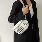 Riñonera Deportiva Mujer: Bolso Pecho de Cuero Sintético con Tachuelas, Elegante y Funcional